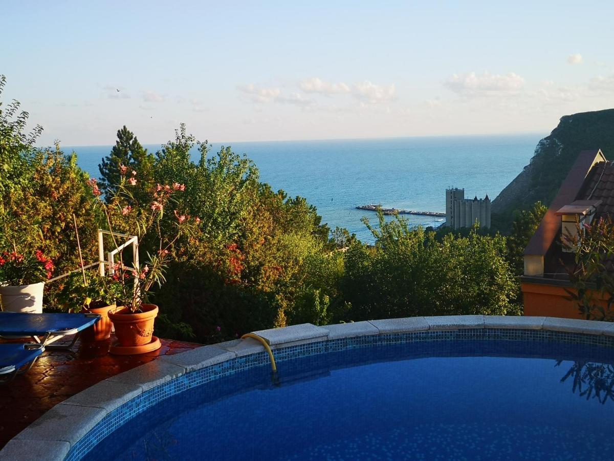 Seaview Apartment Complex Karia Kavarna Eksteriør bilde