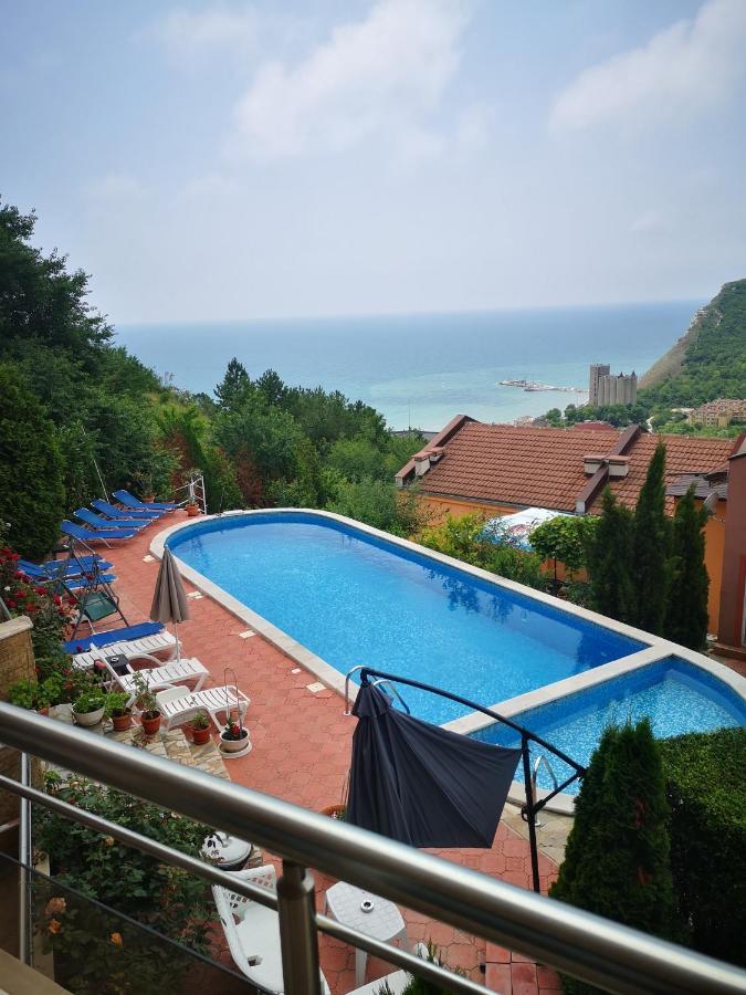Seaview Apartment Complex Karia Kavarna Eksteriør bilde